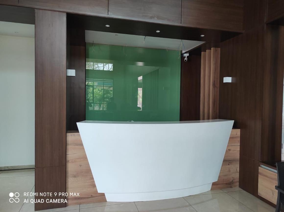 Hotel Shlok コールハープル エクステリア 写真