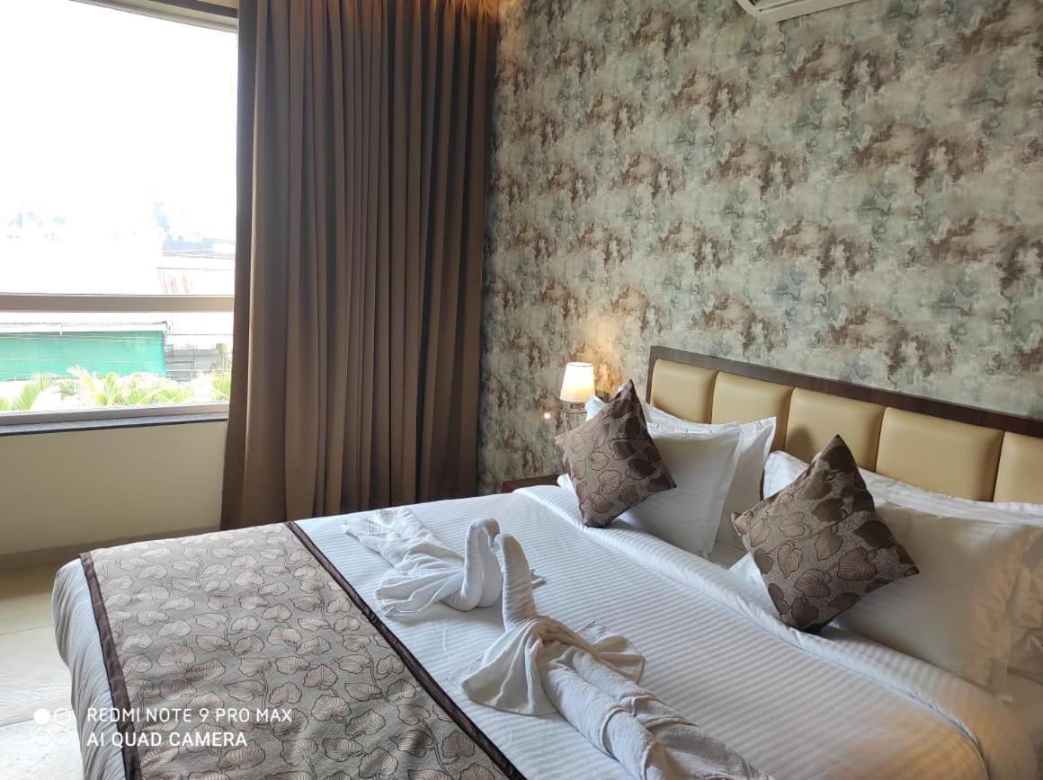 Hotel Shlok コールハープル エクステリア 写真