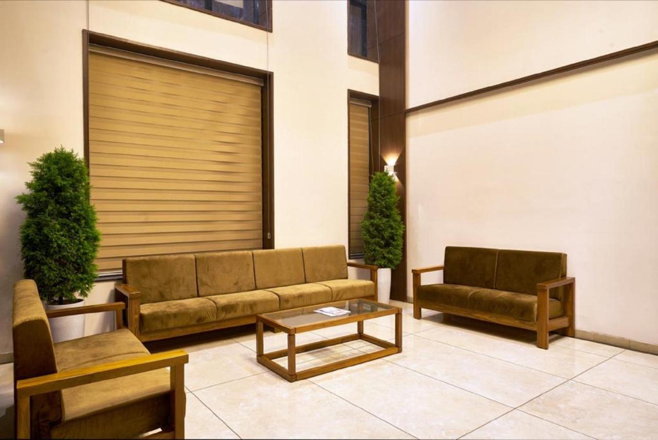 Hotel Shlok コールハープル エクステリア 写真