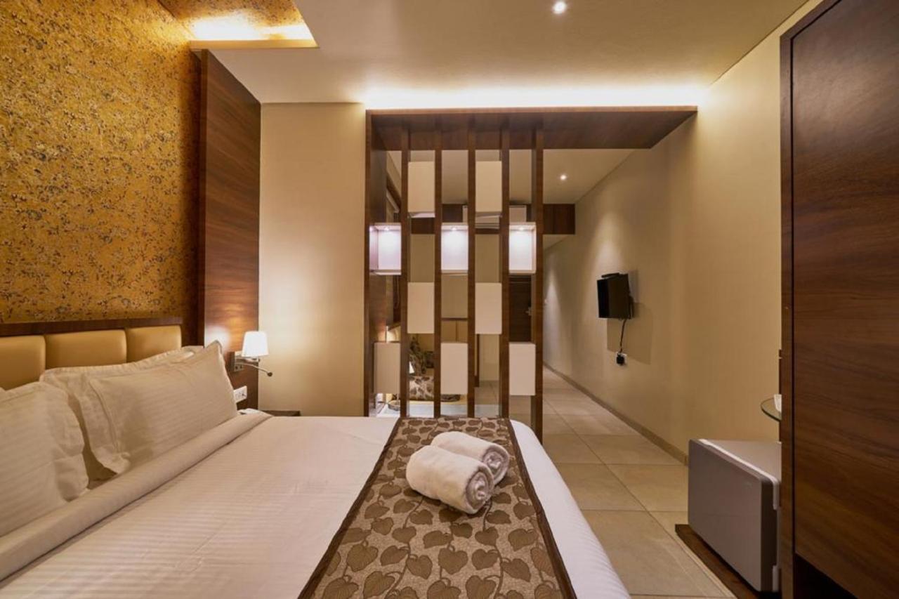 Hotel Shlok コールハープル エクステリア 写真